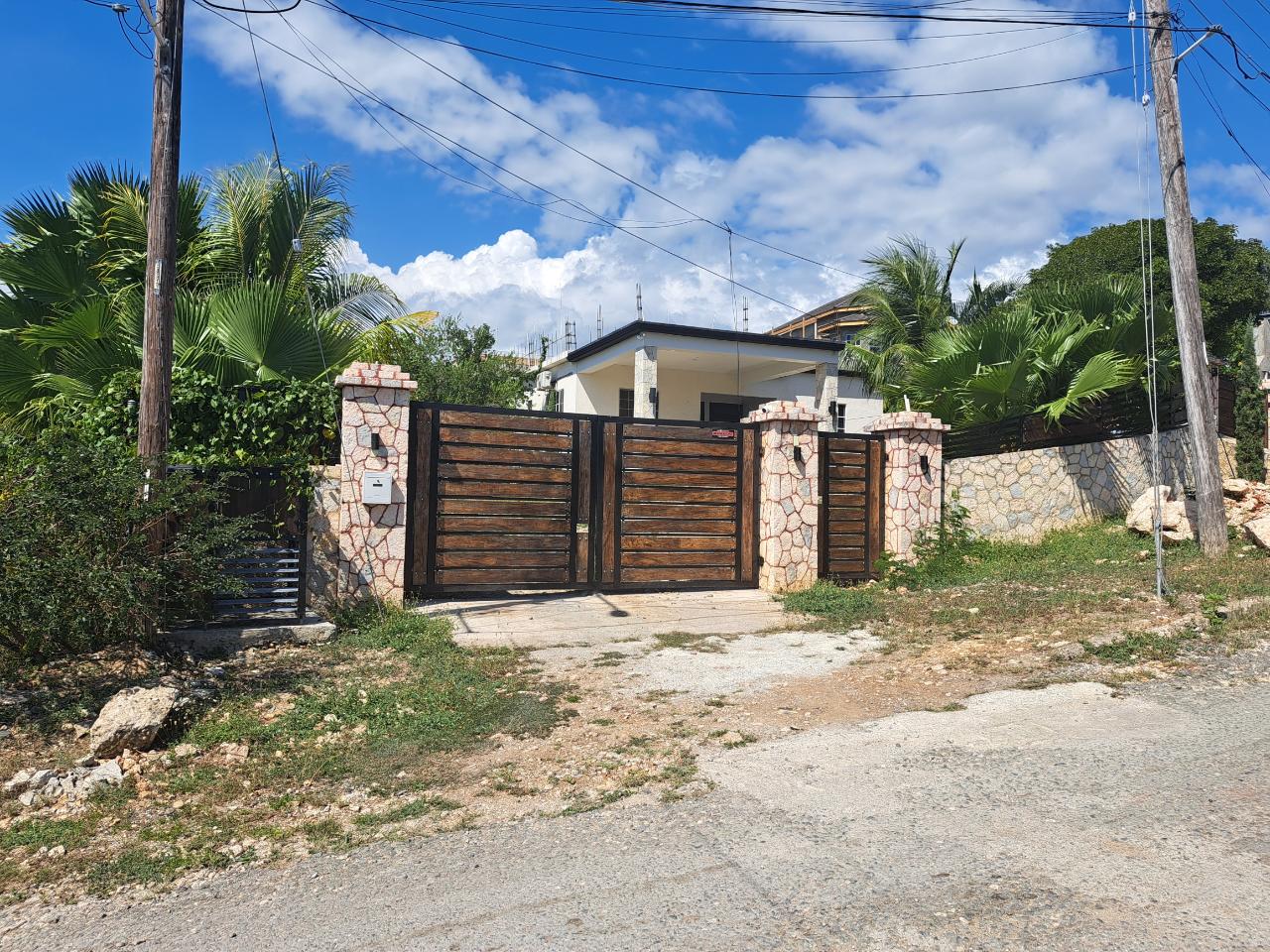 House For Rent VALENTINE ROAD, St. Jago Heights 150,000 Keez