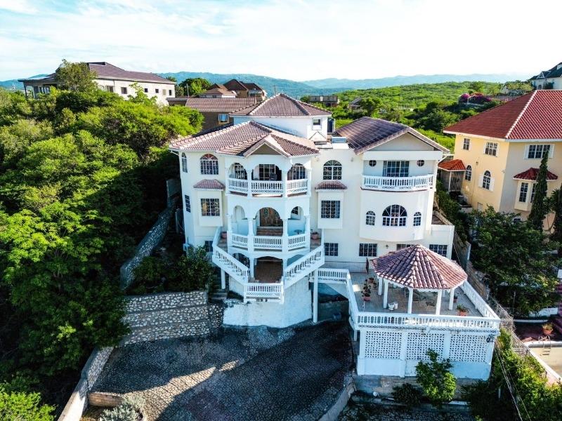 House For Sale CAYMANAS COUNTRY CLUB EST, Caymanas Estates