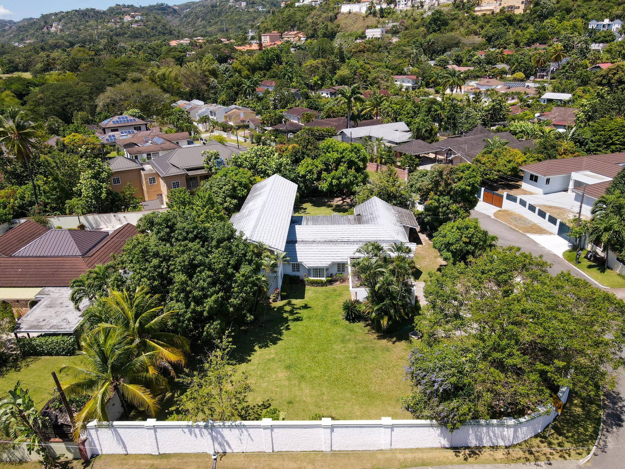 House For Sale EBONY GLADES, Kingston 8 1,200,000 Keez