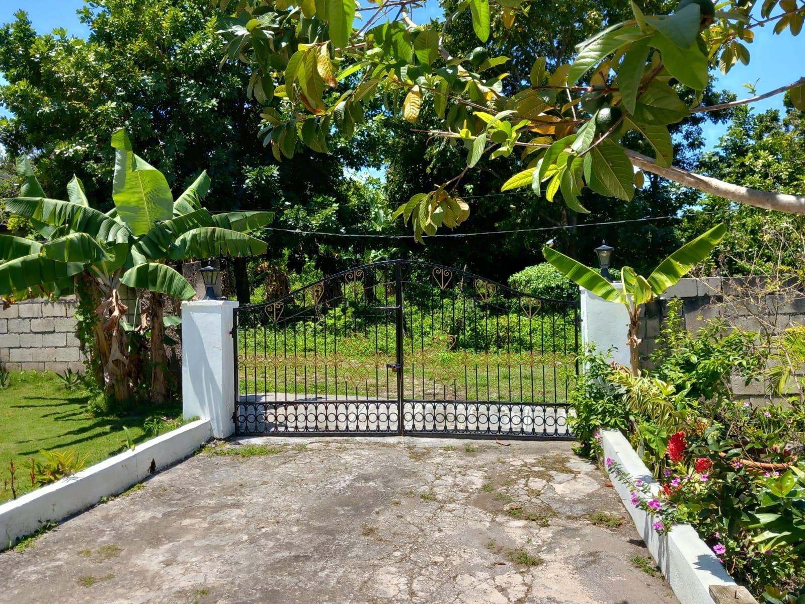 House For Sale BEVERLEY, ST. ANN, Beverley 48,000,000 Keez