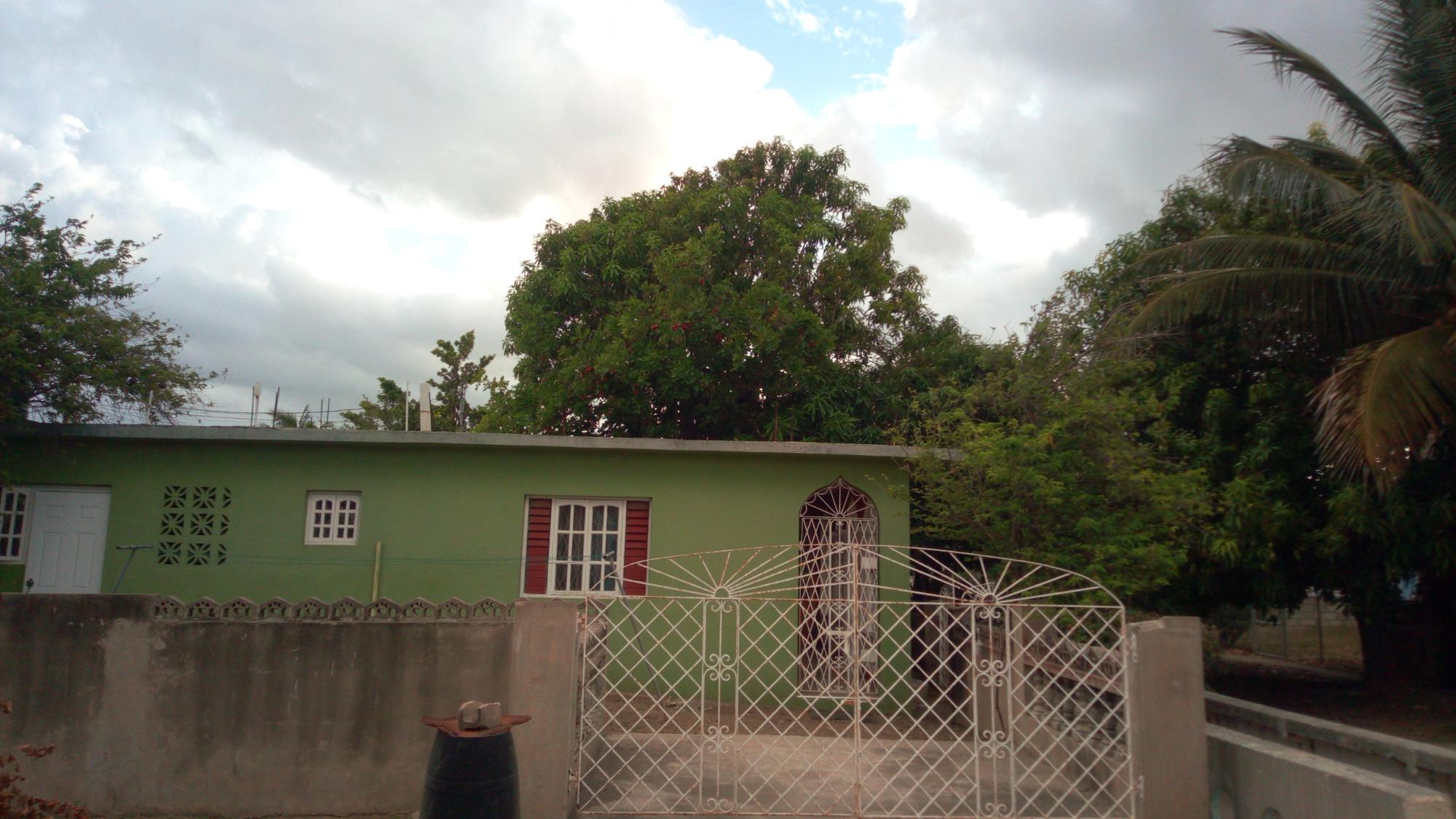 House For Sale QUEENS PARK, Greater Portmore 18,000,000 Keez
