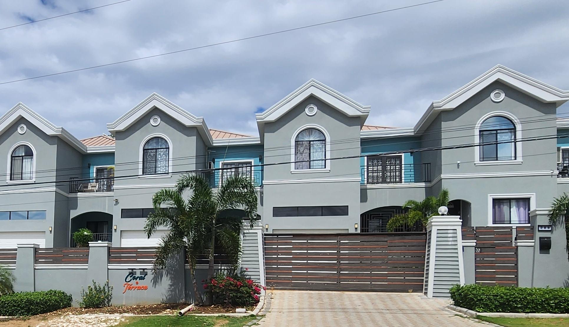 Townhouse For Rent CORAL GARDENS AVENUE, Montego Bay 2,100 Keez