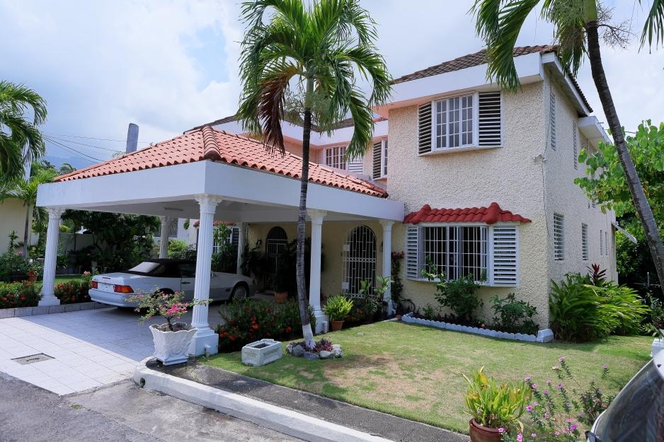 Townhouse For Rent MCDONALD DRIVE, Allerdyce 250,000 Keez