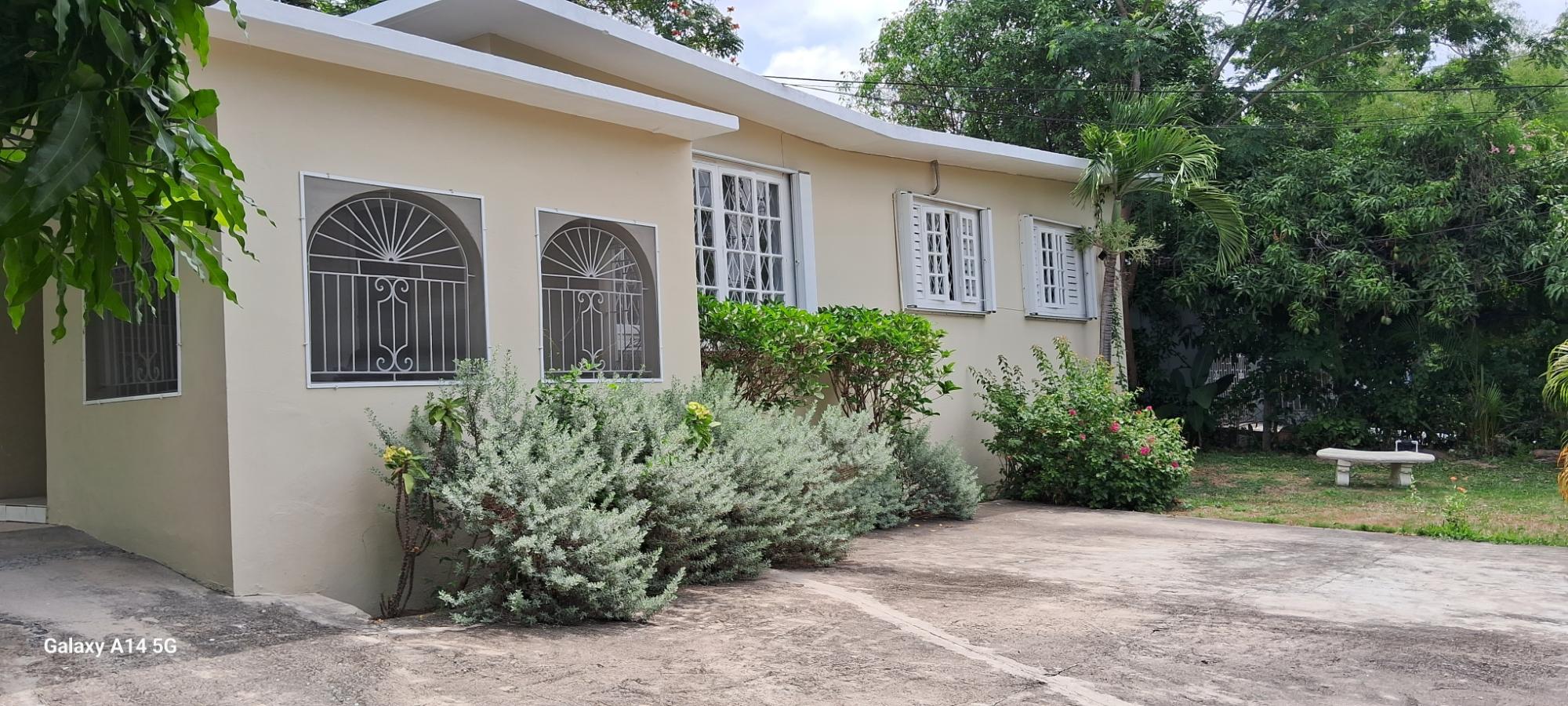 House For Rent JACKS HILL CLOSE, 2704 250,000 Keez