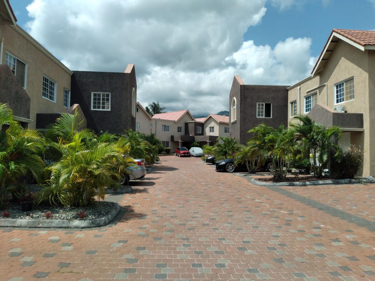 Apartment For Rent ESSEX AVENUE, Barbican 1,600 Keez