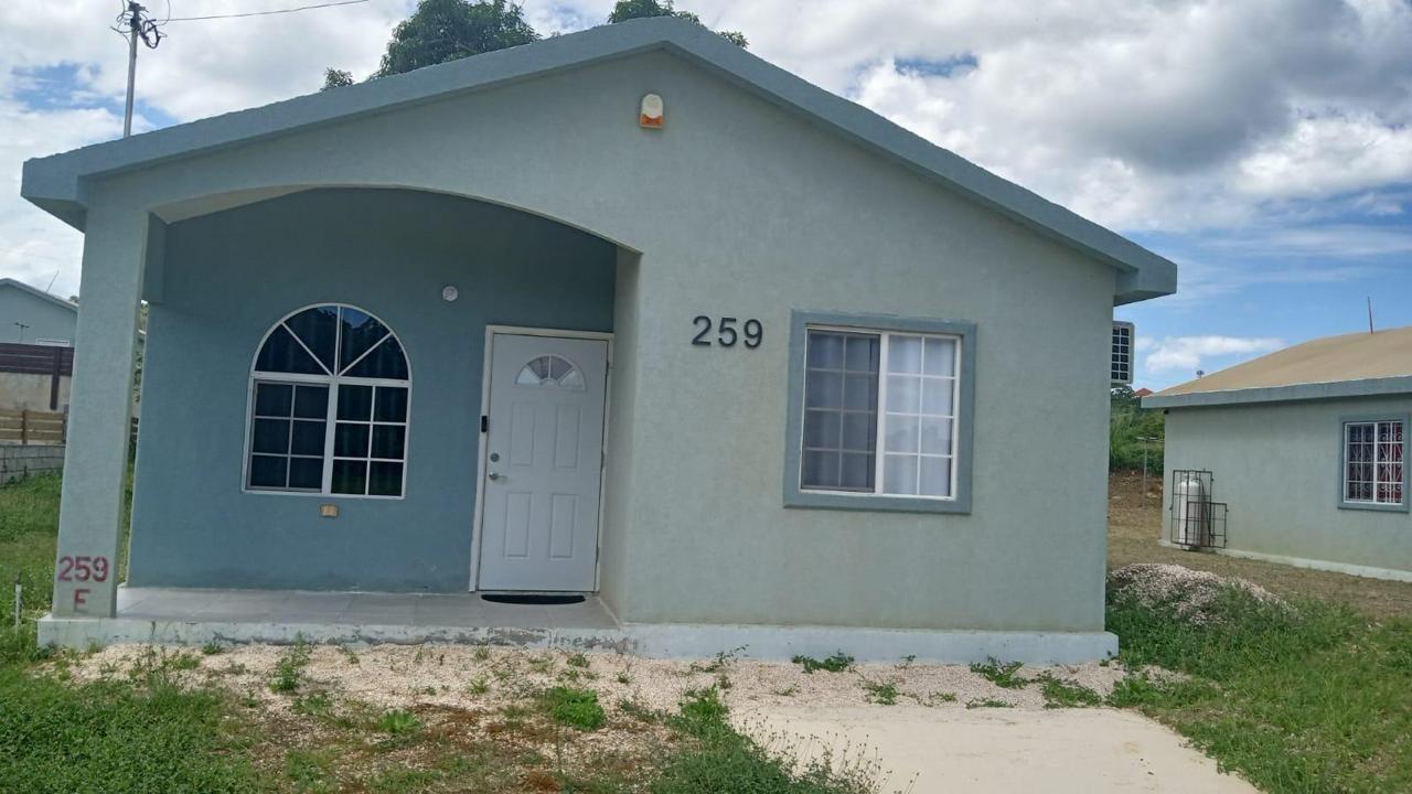 House For Sale CAMELOT VILLAGE, Discovery Bay 240,000 Keez