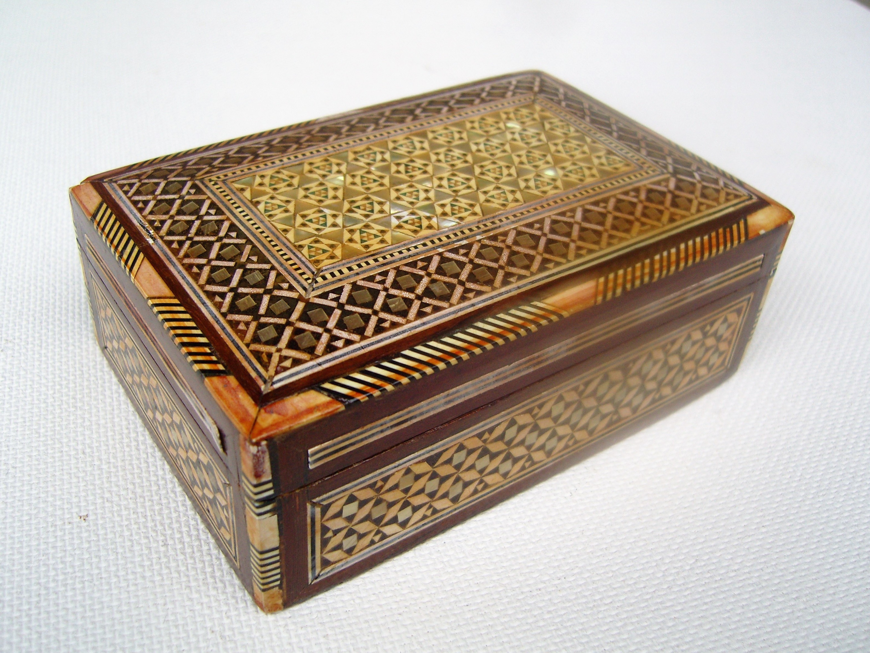 Jewelry box. From where and when ? Collectors Weekly