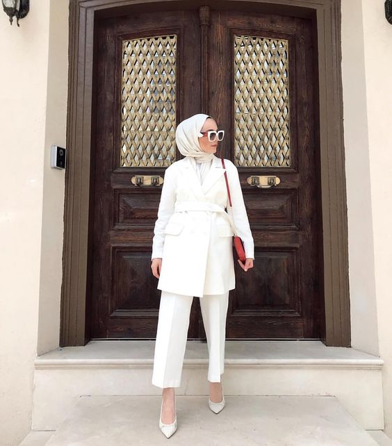 15 Inspirasi OOTD Blazer Hijab Yang Cocok Untuk Dipadukan