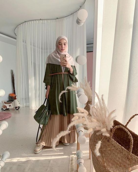 7 OOTD Hijab Style Rok Plisket dan Aneka Sepatu Untuk