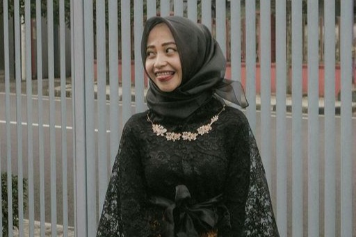 10 Inspirasi Model Kebaya Modern Hijab Bisa Tampil Anggun Di Berbagai Acara Orami jilbab untuk kebaya