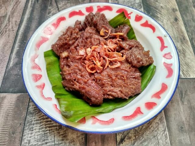 Resep Empal Di dalam wajan masukkan santan, daging