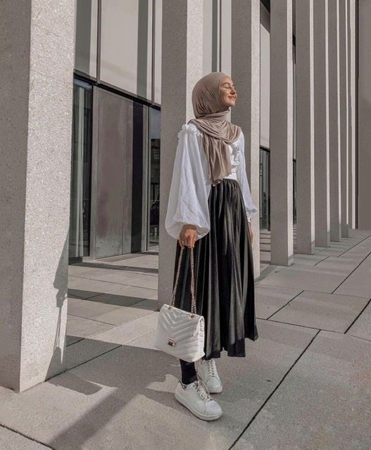7 OOTD Hijab Style Rok Plisket dan Aneka Sepatu Untuk