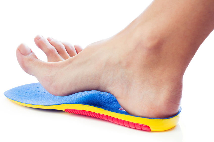 5 Cara Mengatasi Sepatu Kebesaran Biar Nyaman Dipakai Womantalk