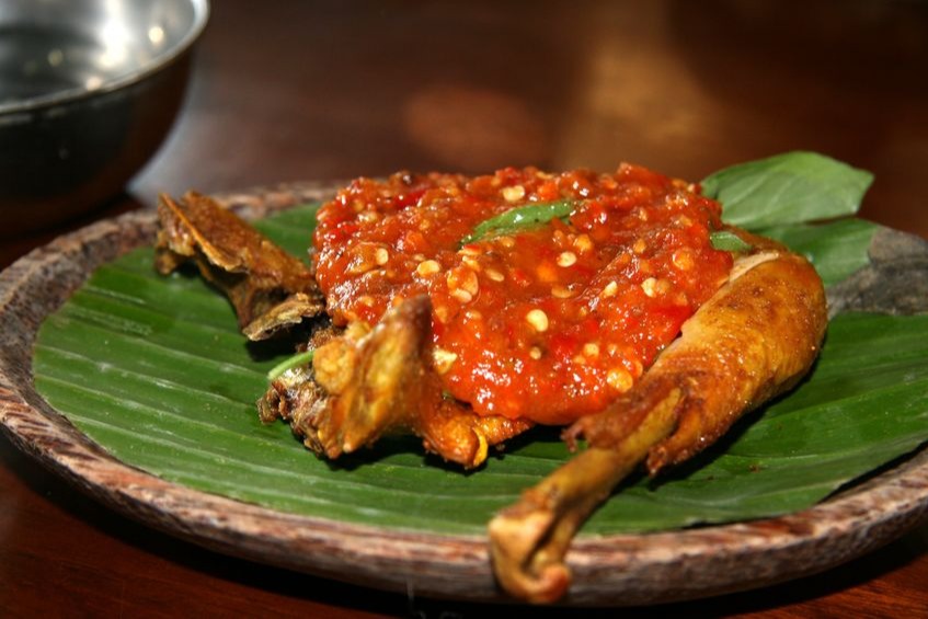 Suka Makan Nasi Ayam Geprek? Ketahui Kandungan Kalori Makanan Ini