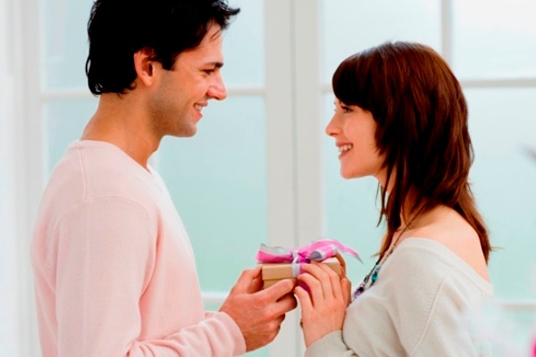 Menurut Pakar Hubungan, Ini 5 Ungkapan Rasa Cinta yang Termasuk Dalam