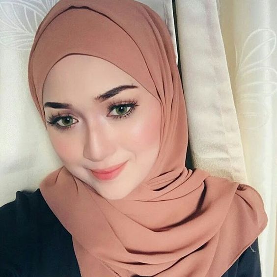 5 Warna Lipstik yang Bagus untuk Hijab Cokelat Susu Womantalk
