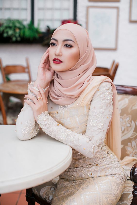 7 Rekomendasi Warna Lipstik Nude Cocok untuk Hijab Womantalk