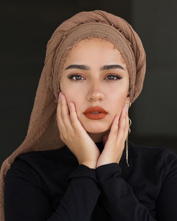 5 Warna Lipstik yang Bagus untuk Hijab Cokelat Susu Womantalk
