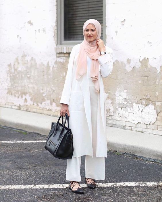 9 OOTD Hijab Dengan Baju Putih Cocok untuk Lebaran Womantalk