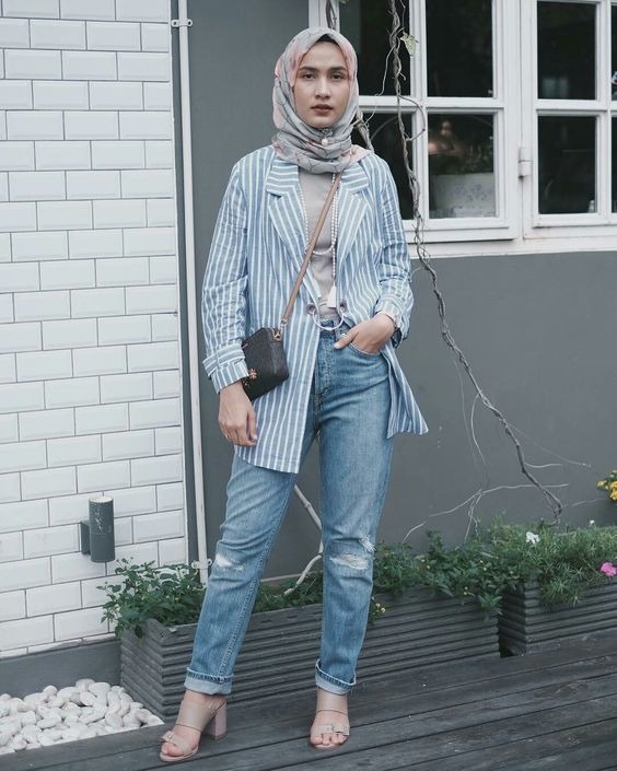 7 OOTD Gaya Hijab Street Style yang Simpel dan Modis