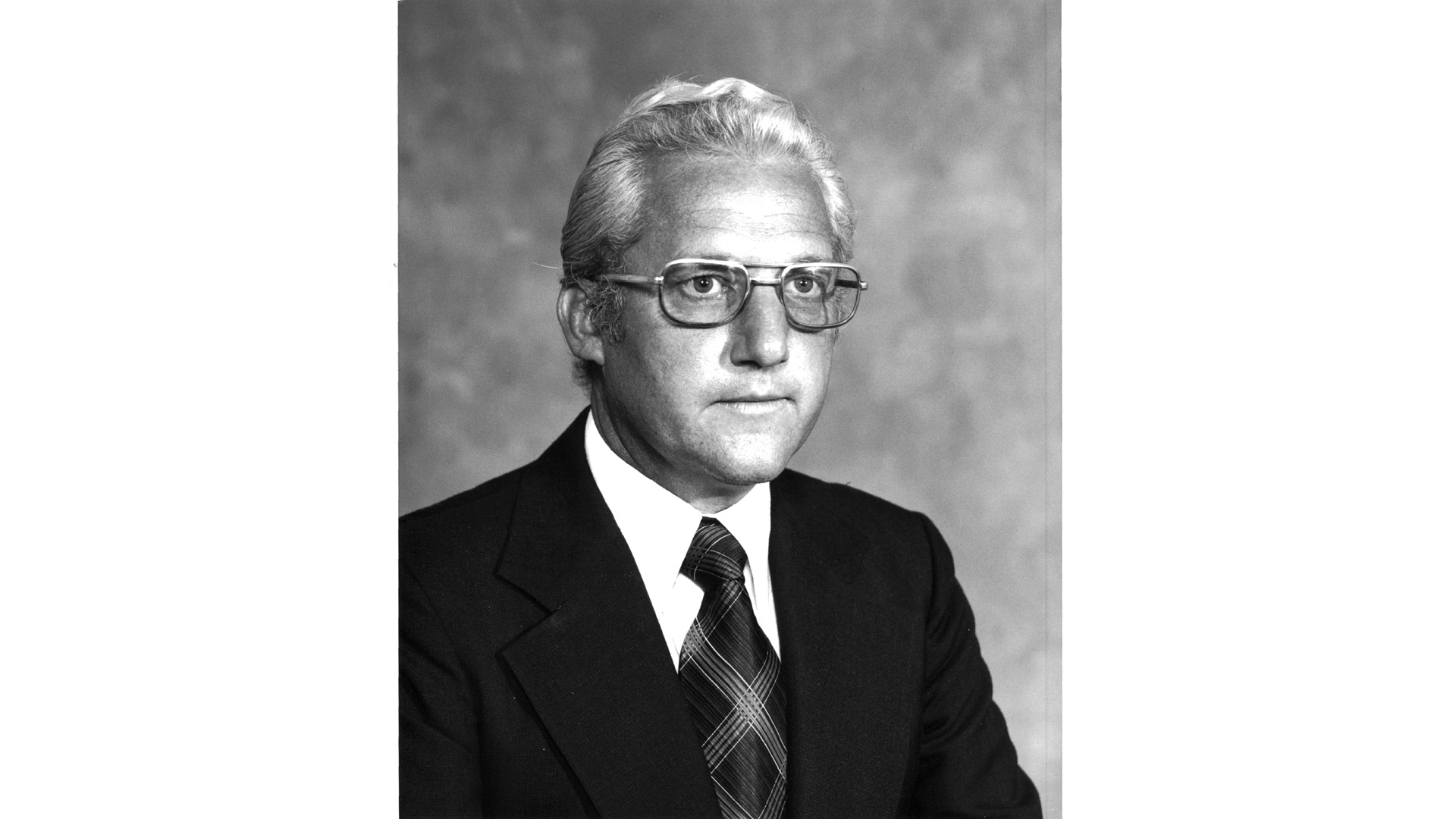 New Orleans political patriarch Moon Landrieu dies at 92 PBS News