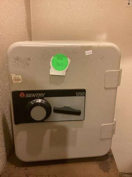 SENTRY COMBINATION SAFE - Currie Auction Service