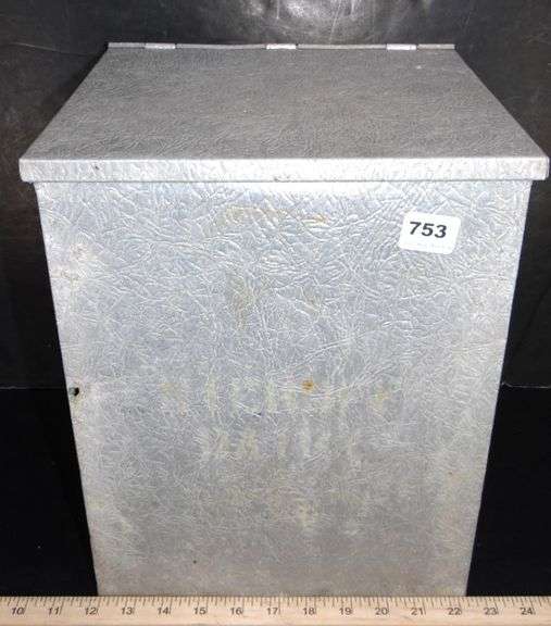 Milk Delivery Porch Box Cooler Has Small Hole Dunker Auction