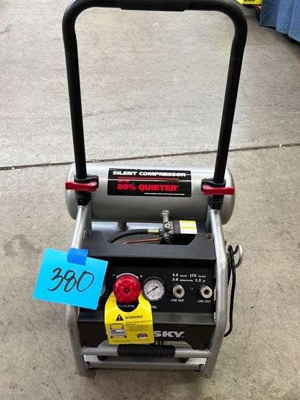 AS IS - HUSKY 4.5 GALLON AIR COMPRESSOR - Earl's Auction Company