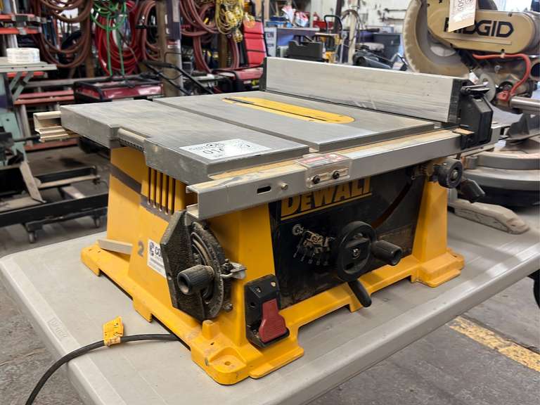 DeWalt DW744 Table Saw - Gavel Roads Online Auctions