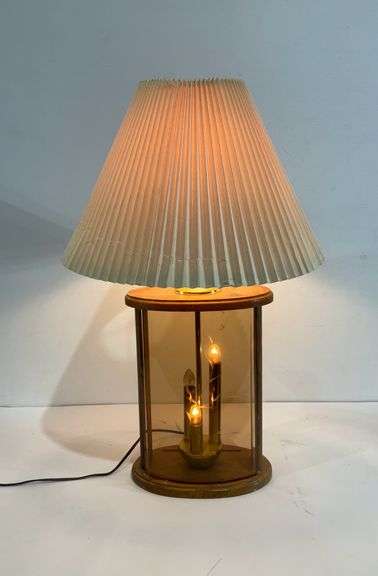 Table lamp, candelabra base, one bulb needs replaced - Hash Auctions