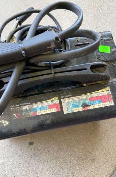 Chicago Electric MIG 180 wire feed welder - Hash Auctions