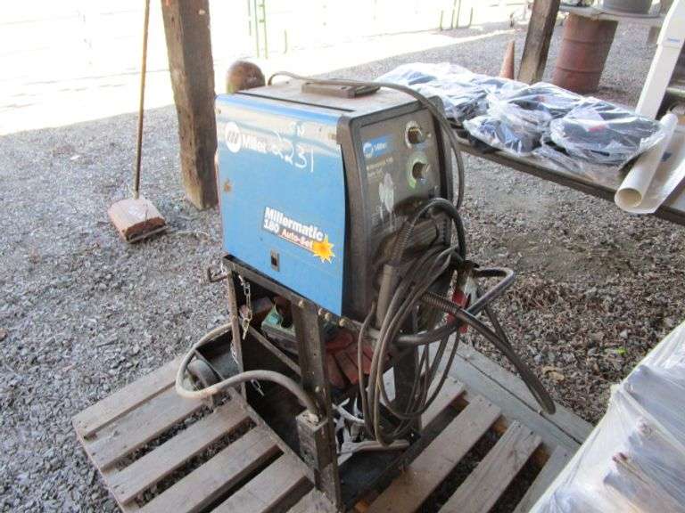 MILLER MATIC 180 AUTOSET WELDER W/TANK & CART, EXT CORD - Heaverlo