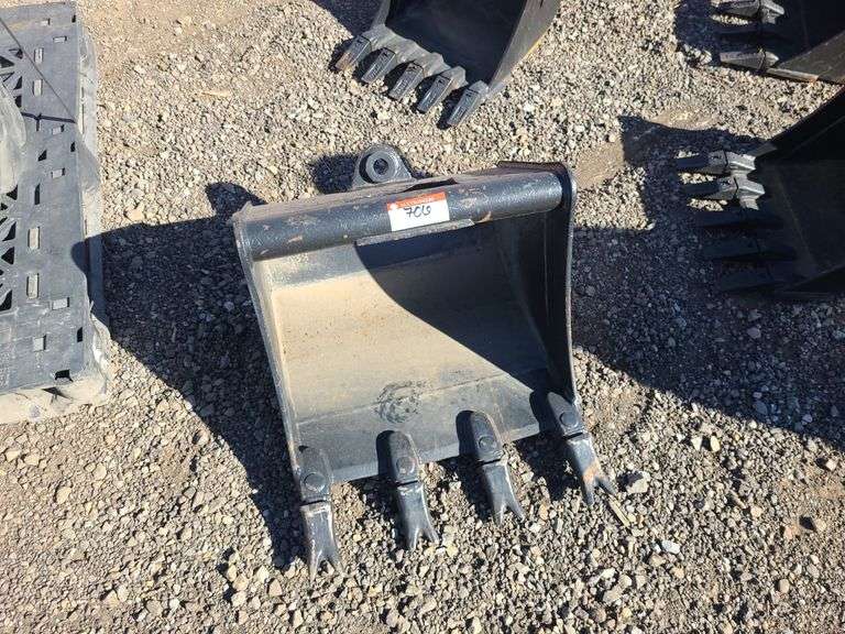 24" Mini Excavator Bucket Albuquerque, NM J&J Auctioneers LLC