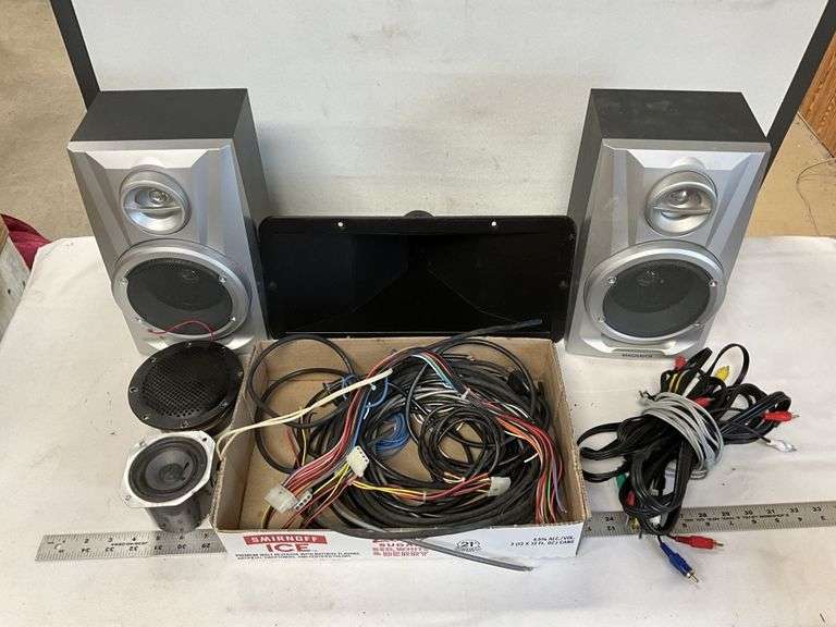 Magnavox speakers, wiring - Legacy Auction Company