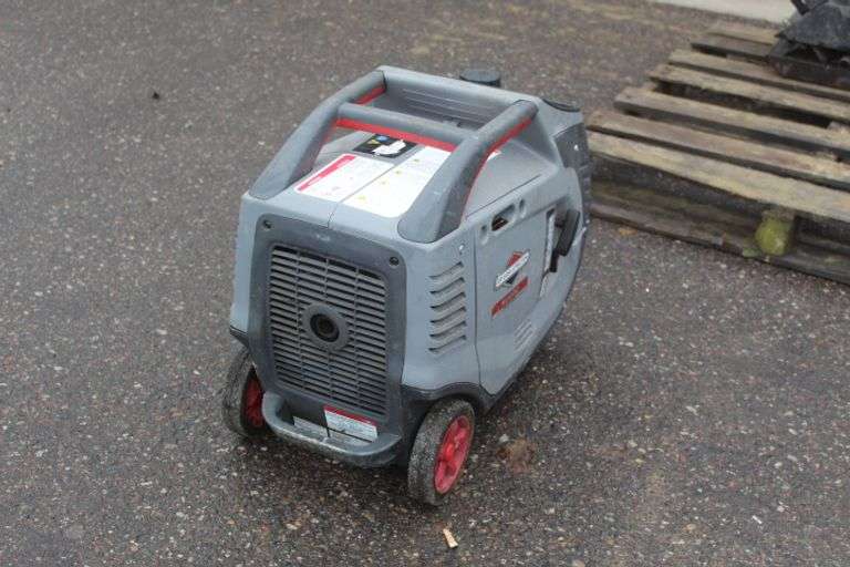 Briggs & Stratton portable generator - Lee Real Estate & Auction Service