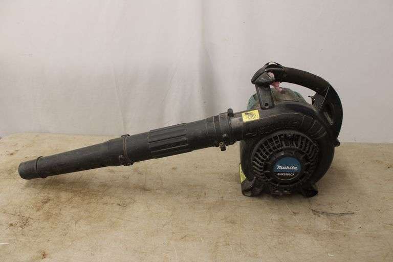 Makita gas leaf blower - Lee Real Estate & Auction Service