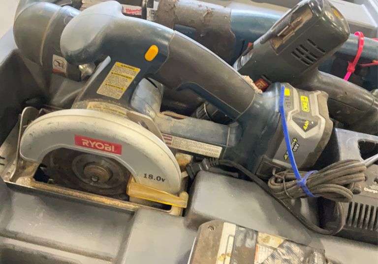 Ryobi 18 V Cordless Tool Set, Impact Driver, Circular Saw, Light, Saws