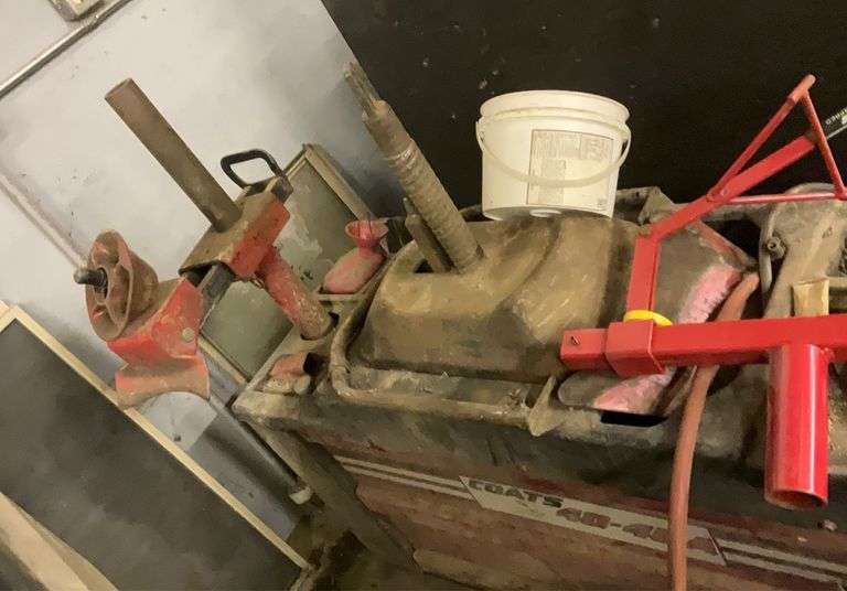 Coats 40–40a tire machine - Hamilton-Maring Auction Group