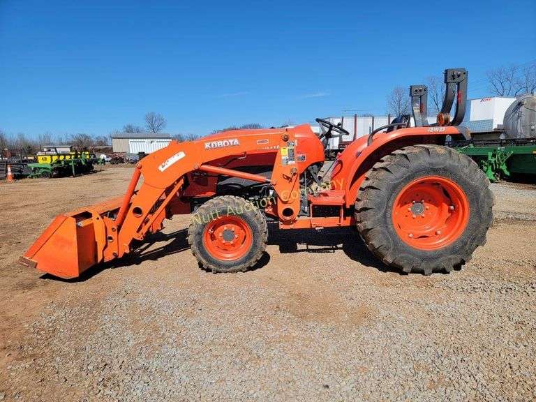 Kubota L4701 4x4 tractor with front end loader & quick attach, shuttle