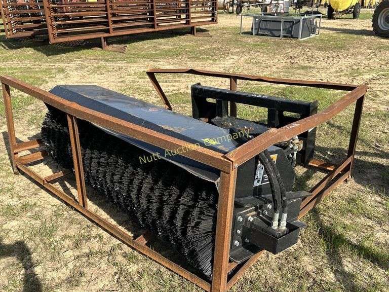 Wolverine Quick Attach Broom 6' Nutt Auction