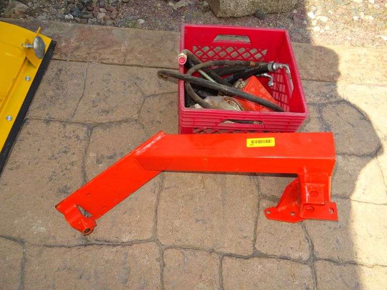 Kubota B Series Loader/Sn Elsenpeter Auctions & Real Estate, Inc. dba