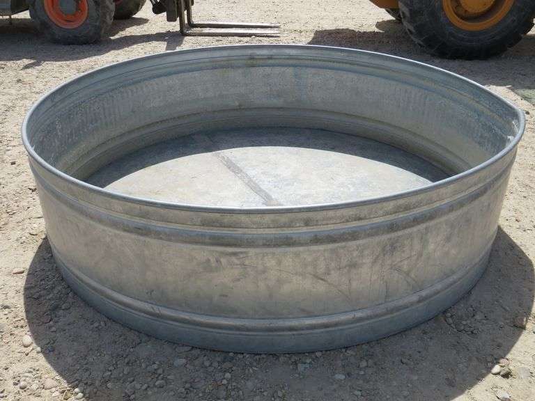 L1121 Behlen Country Round Stock Tank Pickett Auction Service