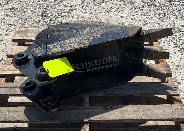 12" tooth bucket for Kubota BH90 backhoe Schneider Auctioneers LLC
