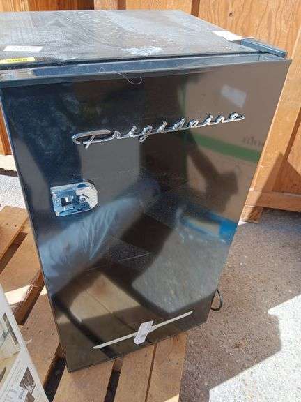 Frigidaire Compact Fridge, Broken Handle - Sierra Auction Management Inc