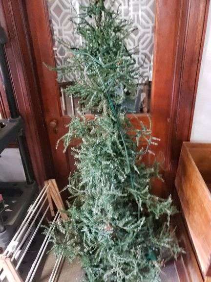 Pre Lit 5ft Christmas Tree - Trice Auctions