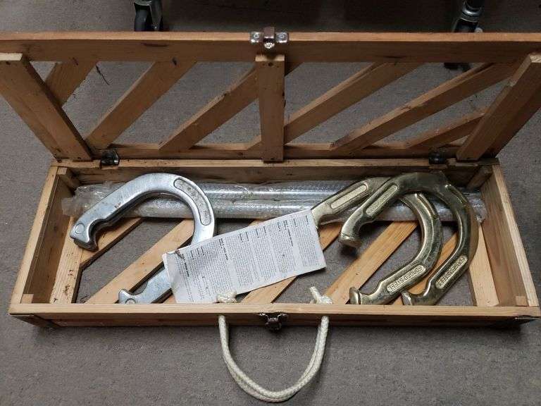Horseshoe Game Set In Wooden Carrying Case Trice Auctions