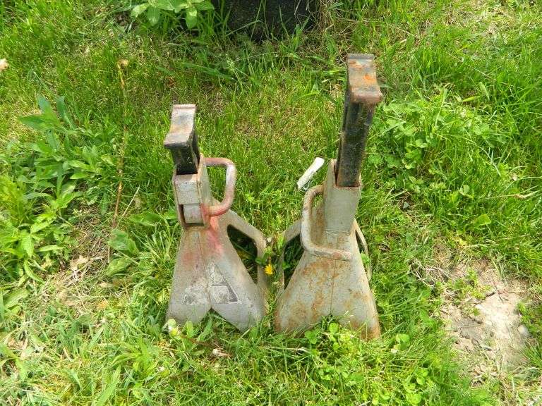 Jack Stands Wolfe Auction & Realty, LLC