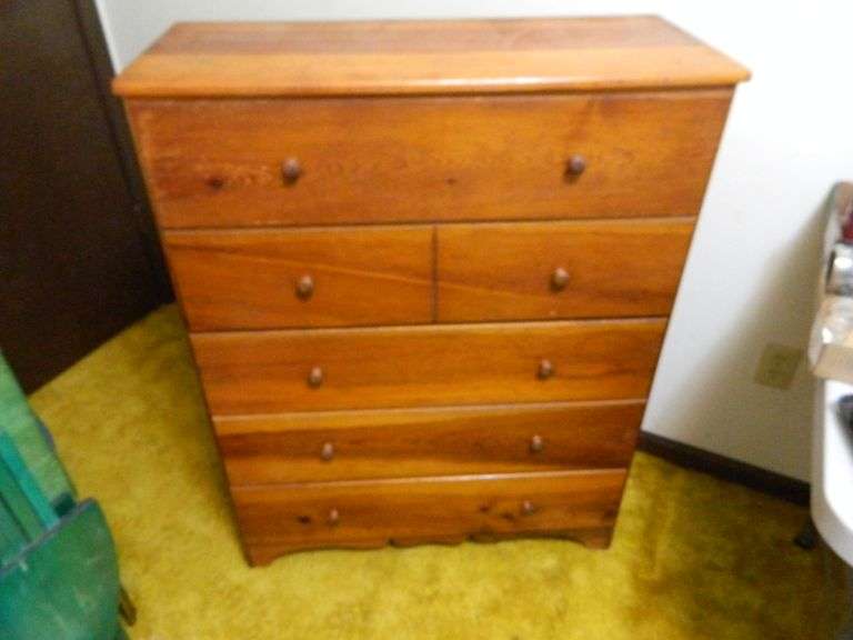 Chest of Drawers Wolfe Auction & Realty, LLC