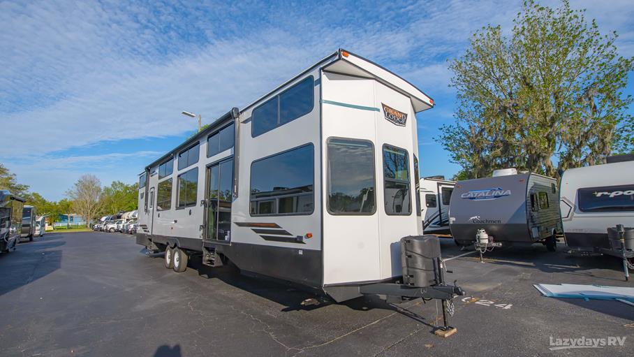 2023 Forest River Wildwood Grand Lodge 42VIEW for sale in Tampa, FL