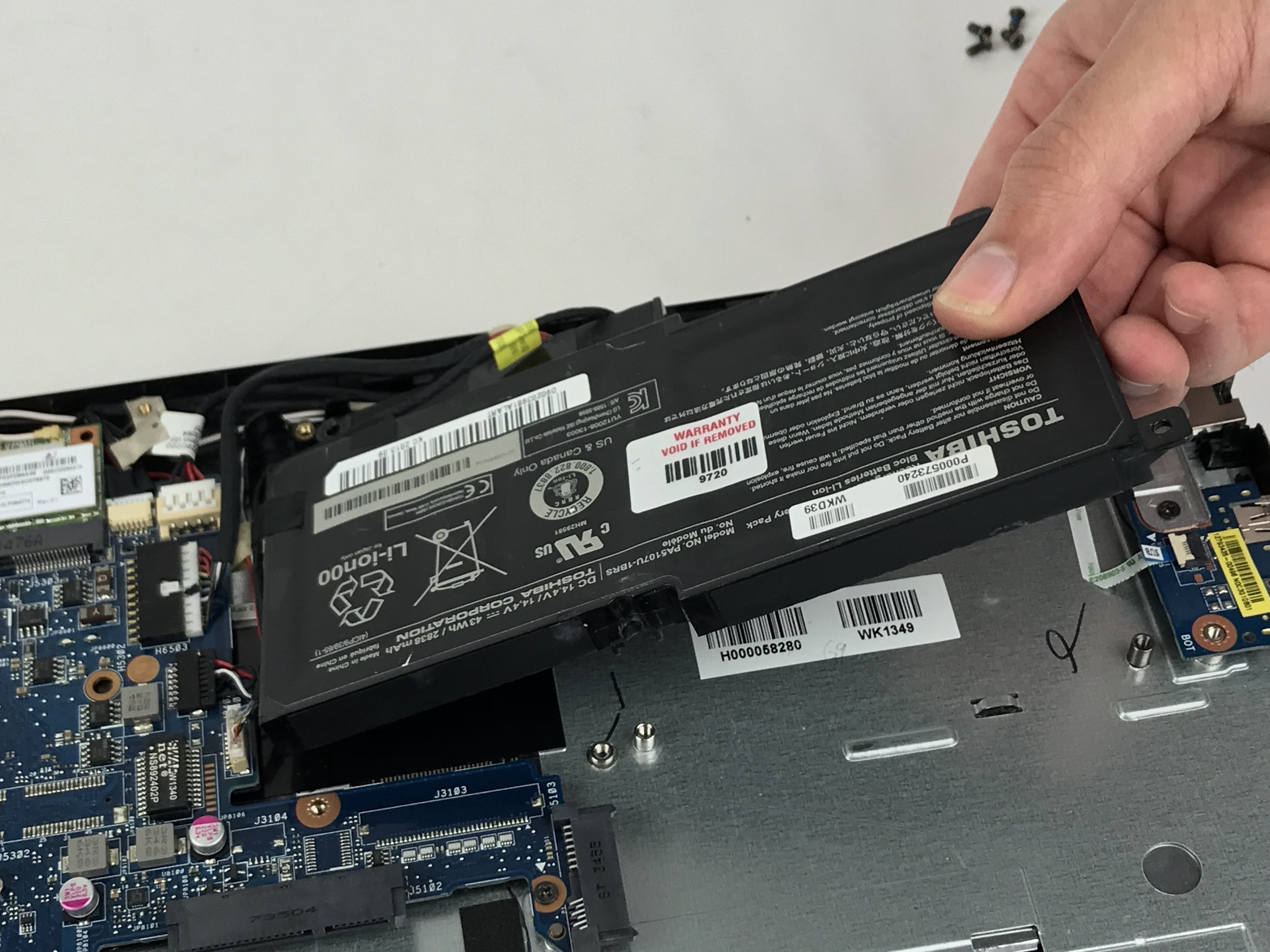 Toshiba Satellite S55tA5389 Battery Replacement iFixit Repair Guide